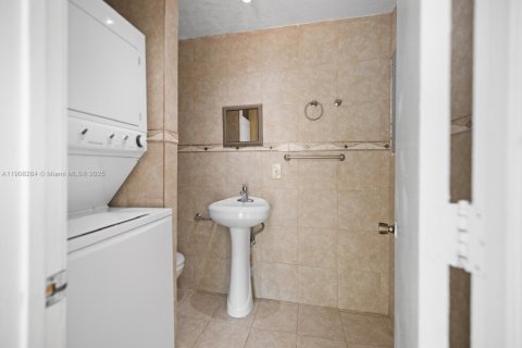 Villa ou maison à vendre à Miami, Floride: 4 chambres, 145.67 m2 № 1967869 - photo 11