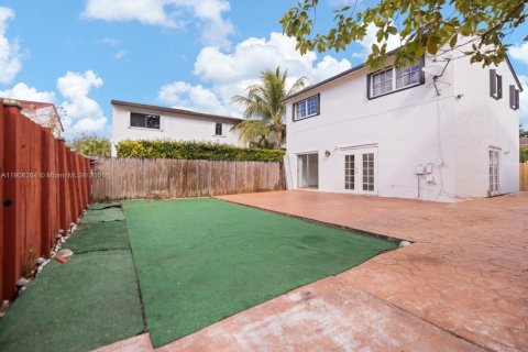 Villa ou maison à vendre à Miami, Floride: 4 chambres, 145.67 m2 № 1967869 - photo 3