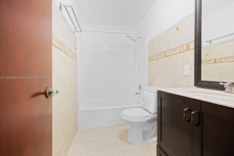 Villa ou maison à vendre à Miami, Floride: 4 chambres, 145.67 m2 № 1967869 - photo 24