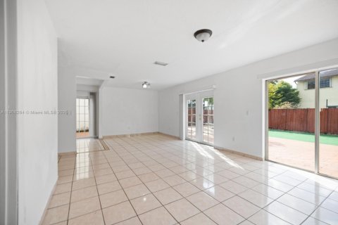 Villa ou maison à vendre à Miami, Floride: 4 chambres, 145.67 m2 № 1967869 - photo 9