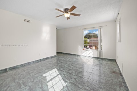 Villa ou maison à vendre à Miami, Floride: 4 chambres, 145.67 m2 № 1967869 - photo 19