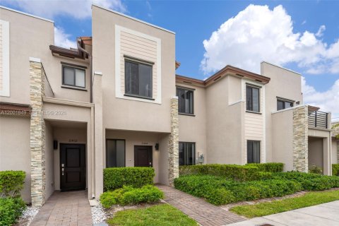 Touwnhouse à vendre à Miami, Floride: 3 chambres, 137.96 m2 № 2185392 - photo 2