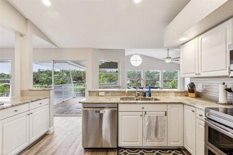 House in Riverview, Florida 4 bedrooms, 276.29 sq.m. № 1852517 - photo 25