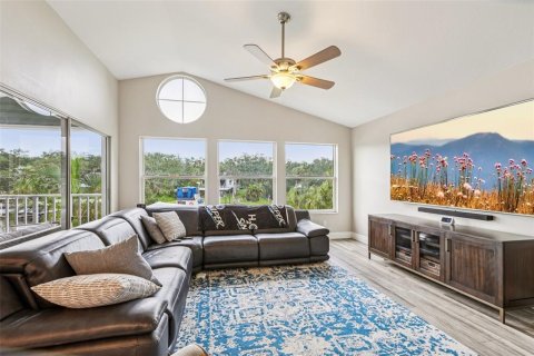 House in Riverview, Florida 4 bedrooms, 276.29 sq.m. № 1852517 - photo 18