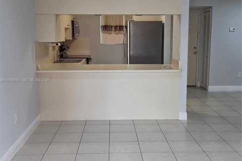 Condominio en alquiler en Miami, Florida, 2 dormitorios, 91.6 m2 № 2028298 - foto 16