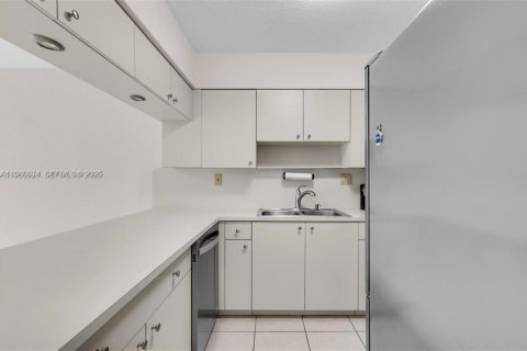 Condominio en alquiler en Miami, Florida, 2 dormitorios, 91.6 m2 № 2028298 - foto 12