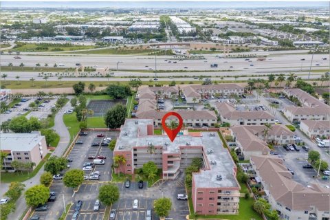 Condominio en alquiler en Miami, Florida, 2 dormitorios, 91.6 m2 № 2028298 - foto 2