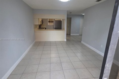Condominio en alquiler en Miami, Florida, 2 dormitorios, 91.6 m2 № 2028298 - foto 18