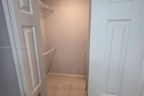 Condominio en alquiler en Miami, Florida, 2 dormitorios, 91.6 m2 № 2028298 - foto 28