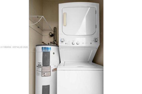 Condominio en alquiler en Miami, Florida, 2 dormitorios, 91.6 m2 № 2028298 - foto 22