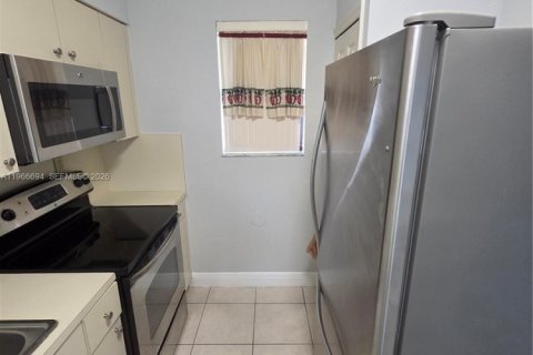Condominio en alquiler en Miami, Florida, 2 dormitorios, 91.6 m2 № 2028298 - foto 13