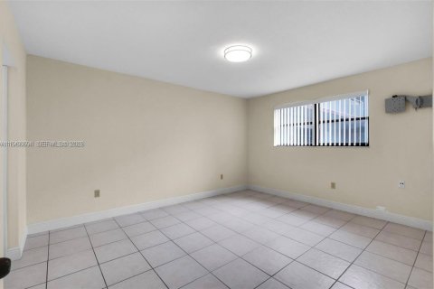 Condominio en alquiler en Miami, Florida, 2 dormitorios, 91.6 m2 № 2028298 - foto 23