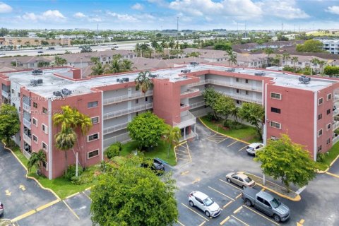 Condominio en Miami, Florida, 2 dormitorios  № 2028298