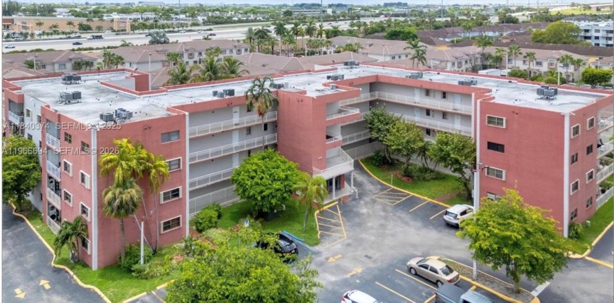 Condominio en Miami, Florida, 2 dormitorios  № 2028298