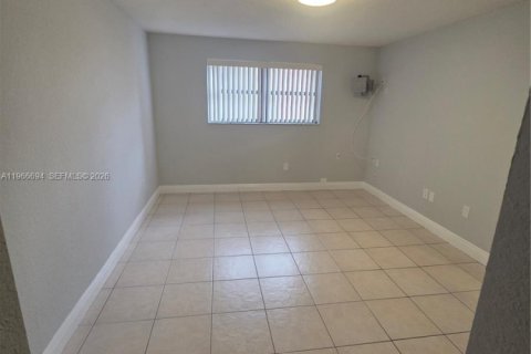 Condominio en alquiler en Miami, Florida, 2 dormitorios, 91.6 m2 № 2028298 - foto 24