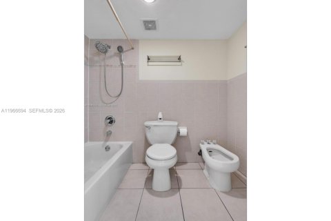 Condominio en alquiler en Miami, Florida, 2 dormitorios, 91.6 m2 № 2028298 - foto 25