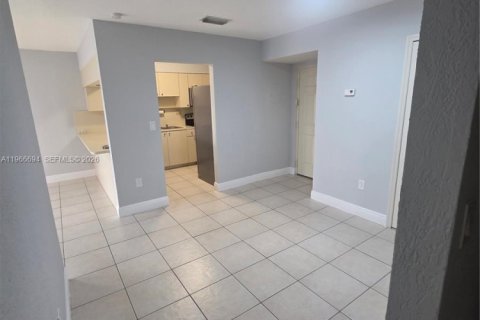 Condominio en alquiler en Miami, Florida, 2 dormitorios, 91.6 m2 № 2028298 - foto 10