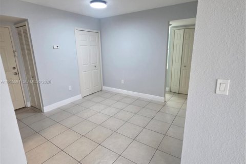 Condominio en alquiler en Miami, Florida, 2 dormitorios, 91.6 m2 № 2028298 - foto 9