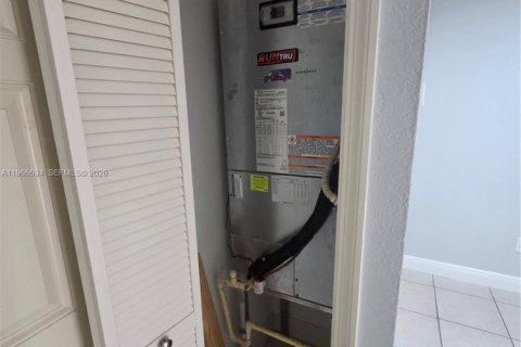 Condominio en alquiler en Miami, Florida, 2 dormitorios, 91.6 m2 № 2028298 - foto 8