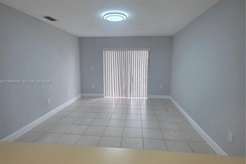 Condominio en alquiler en Miami, Florida, 2 dormitorios, 91.6 m2 № 2028298 - foto 15
