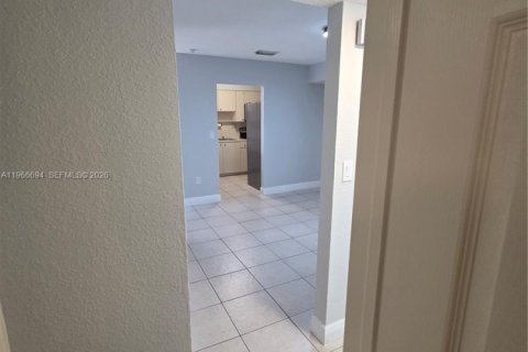 Condominio en alquiler en Miami, Florida, 2 dormitorios, 91.6 m2 № 2028298 - foto 11