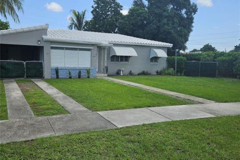 Casa en Miami, Florida 3 dormitorios, 141.86 m2 № 2380571