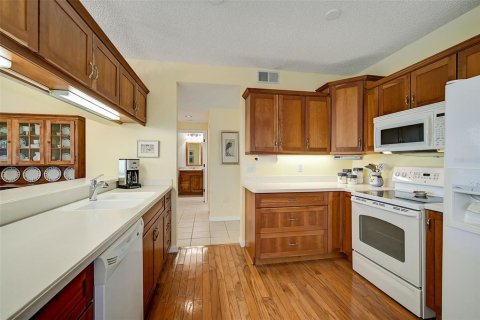 Condo in Bradenton, Florida, 2 bedrooms  № 1193903 - photo 19