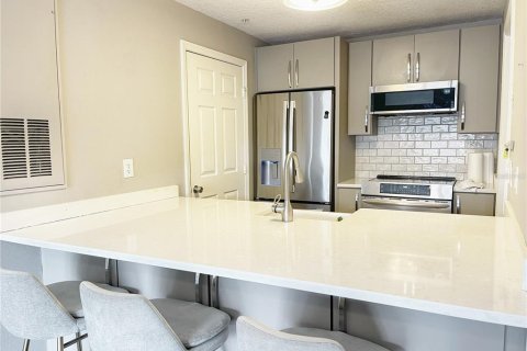 Condominio en alquiler en Tampa, Florida, 2 dormitorios, 87.14 m2 № 1831994 - foto 4