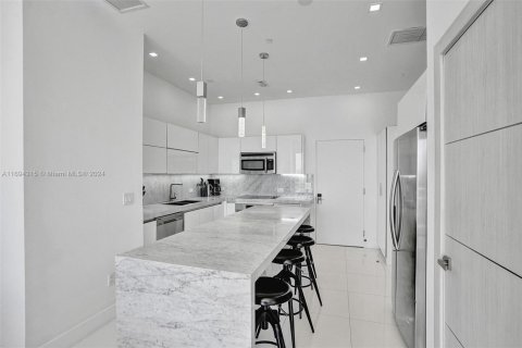 Copropriété à louer à Hallandale Beach, Floride: 2 chambres, 95.69 m2 № 1860688 - photo 12