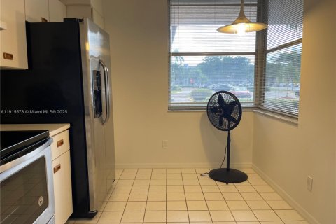Condo in Sunrise, Florida, 2 bedrooms  № 1971773 - photo 9