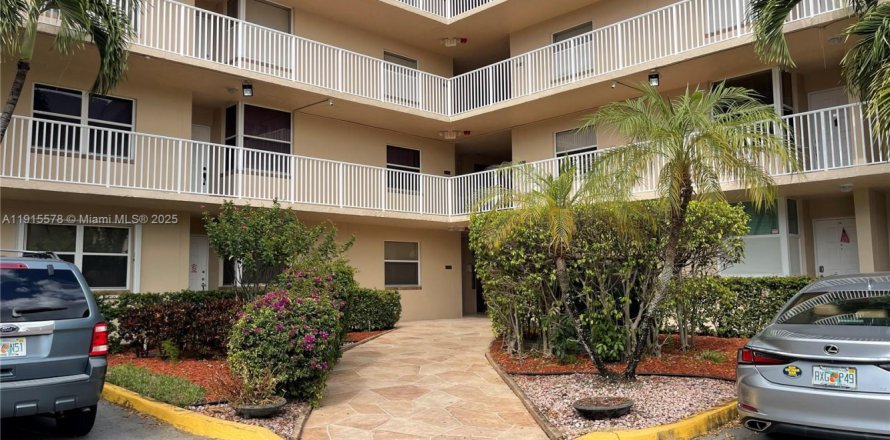 Condo in Sunrise, Florida, 2 bedrooms  № 1971773