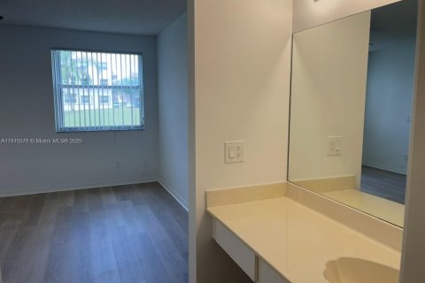 Condo in Sunrise, Florida, 2 bedrooms  № 1971773 - photo 22