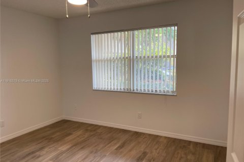 Condo in Sunrise, Florida, 2 bedrooms  № 1971773 - photo 23