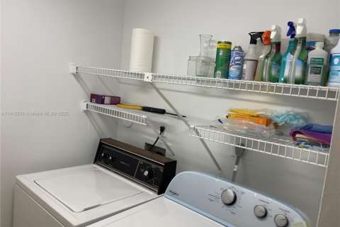 Condo in Sunrise, Florida, 2 bedrooms  № 1971773 - photo 28