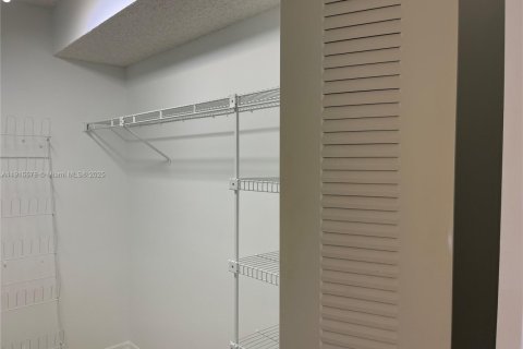 Condo in Sunrise, Florida, 2 bedrooms  № 1971773 - photo 20