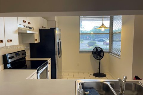 Condo in Sunrise, Florida, 2 bedrooms  № 1971773 - photo 8