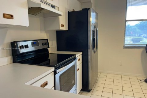 Condo in Sunrise, Florida, 2 bedrooms  № 1971773 - photo 6