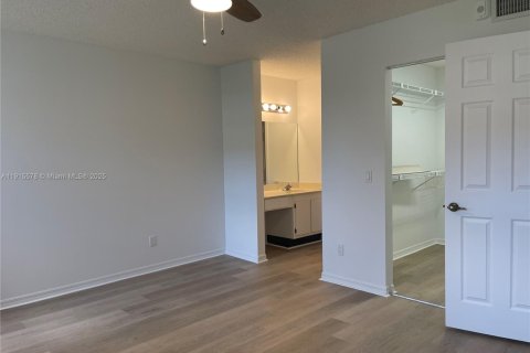 Condo in Sunrise, Florida, 2 bedrooms  № 1971773 - photo 18