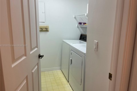 Condo in Sunrise, Florida, 2 bedrooms  № 1971773 - photo 29