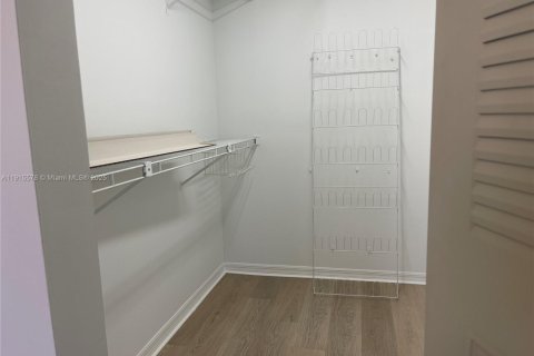 Condo in Sunrise, Florida, 2 bedrooms  № 1971773 - photo 19