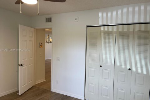 Condo in Sunrise, Florida, 2 bedrooms  № 1971773 - photo 24