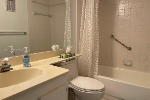 Condo in Sunrise, Florida, 2 bedrooms  № 1971773 - photo 26