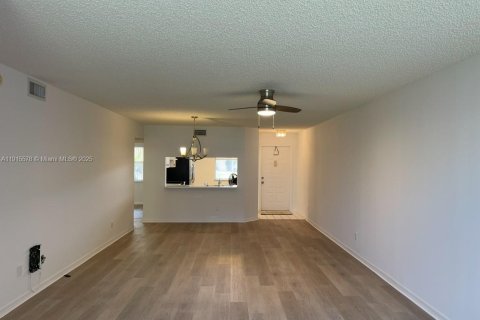Condo in Sunrise, Florida, 2 bedrooms  № 1971773 - photo 10