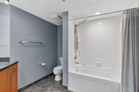 Купить кондоминиум в Форт-Лодердейл, Флорида 3 спальни, 142.05м2, № 1995378 - фото 21