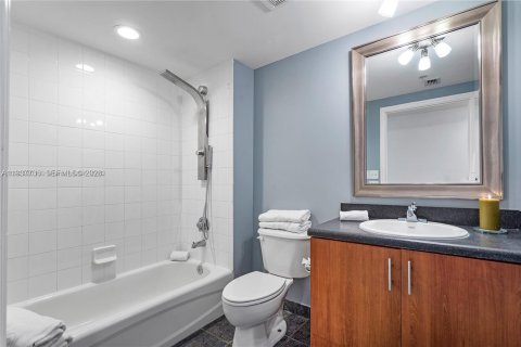 Купить кондоминиум в Форт-Лодердейл, Флорида 3 спальни, 142.05м2, № 1995378 - фото 17