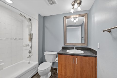 Купить кондоминиум в Форт-Лодердейл, Флорида 3 спальни, 142.05м2, № 1995378 - фото 27