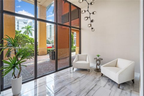 Купить кондоминиум в Форт-Лодердейл, Флорида 3 спальни, 142.05м2, № 1995378 - фото 2