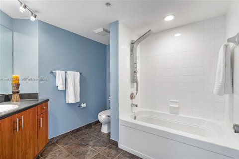 Купить кондоминиум в Форт-Лодердейл, Флорида 3 спальни, 142.05м2, № 1995378 - фото 11