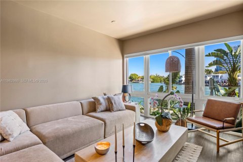 Adosado en venta en Miami Beach, Florida, 4 dormitorios, 232.63 m2 № 2029085 - foto 3
