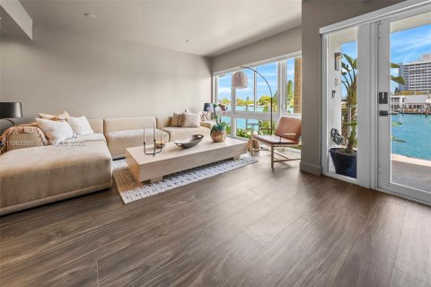 Adosado en venta en Miami Beach, Florida, 4 dormitorios, 232.63 m2 № 2029085 - foto 2